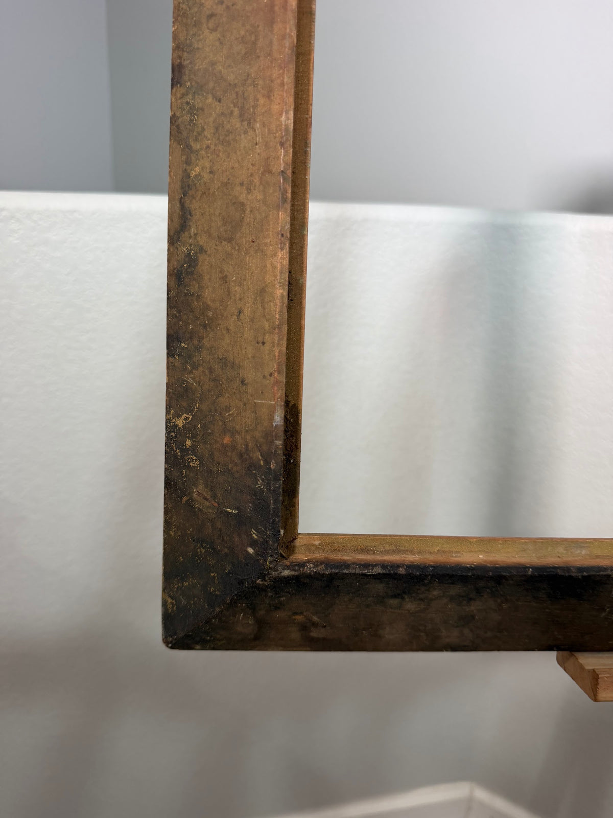 Lot 1027: Large Vintage Gilt Wood Picture Frame, Distressed Gold Finish, Empty, 40 x 28 in